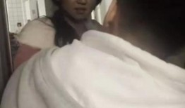 男女拥抱吃瓜视频,男女拥抱吃瓜，甜蜜互动引网友热议