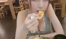 柚茶姑娘吃瓜的视频,揭秘热门话题背后的故事