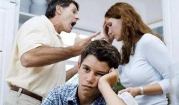 父母吵架男子吃瓜视频大全