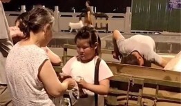 吃瓜女孩爸爸视频在线观看,网络热传背后的故事