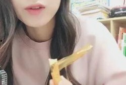 吃瓜少女淑芬皮蛋视频,吃瓜少女的美食探秘之旅