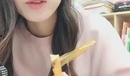 吃瓜少女淑芬皮蛋视频,吃瓜少女的美食探秘之旅