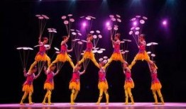 杂技演员吃瓜视频,杂技演员挑战极限吃瓜秀