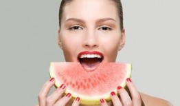 最强美女吃瓜图片视频在线观看,最强美女吃瓜瞬间，高清图片视频在线观看