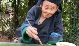 云南老太太吃瓜视频,展现地道民俗风情