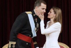 吃瓜西班牙夫妇视频,揭秘异国生活趣味瞬间