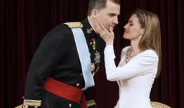 吃瓜西班牙夫妇视频,揭秘异国生活趣味瞬间