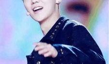 鹿晗看见黄子韬吃瓜视频,意外曝光娱乐圈幕后真相