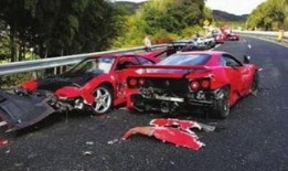 北美吃瓜撞车视频,吃瓜群众目睹惊魂撞车现场